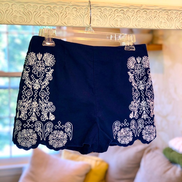H&M High-Waisted Short-Shorts - Deep Blue w/White Floral Stitching - Size 8 NWOT - Picture 4 of 5